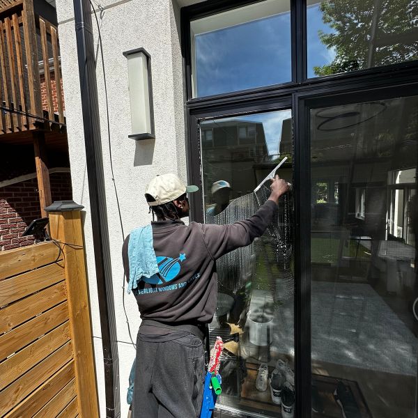 Window Cleaning Services in Richmond Hill: Sparkling Views