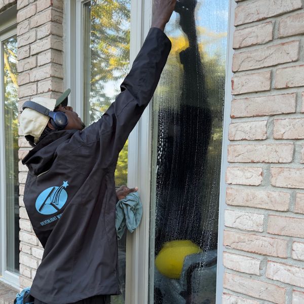 window-cleaning-westmount-ontario-silverlight-windows-and-eaves
