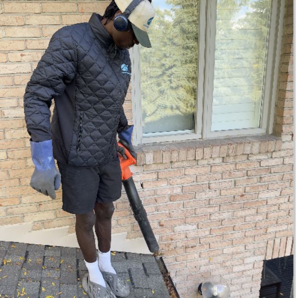 eavestrough-gutter-cleaning-richmond-hill-silverlight