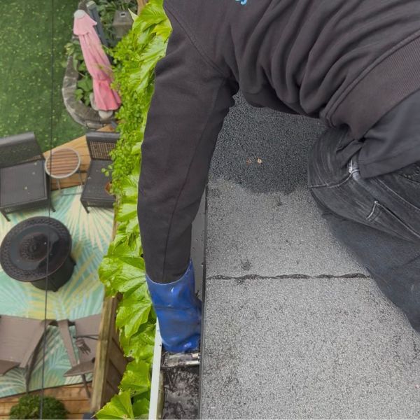 gutter-eavestrough-cleaner-vaughan-silverlight