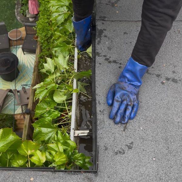 gutter-eavestrough-cleaning-vaughan-silverlight