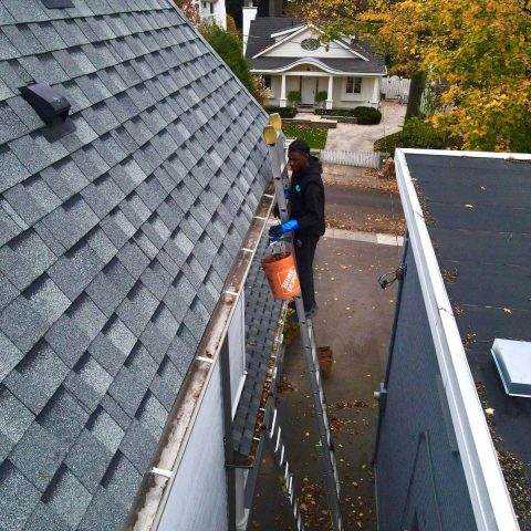 eavestrough-cleaning-services-near-me-toronto